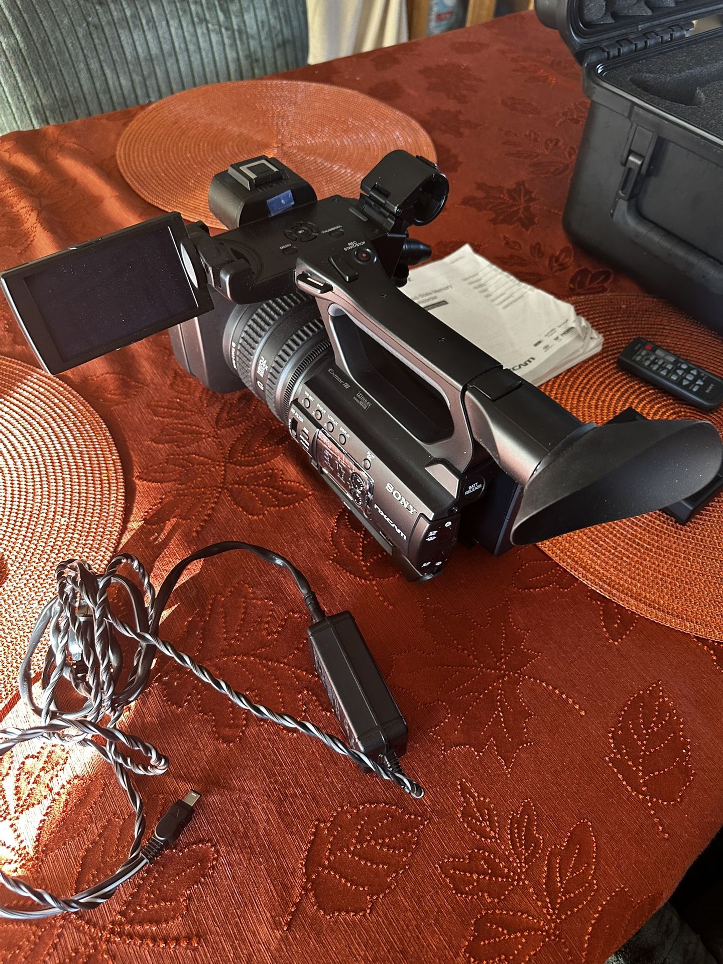 Sony HXR-NX100