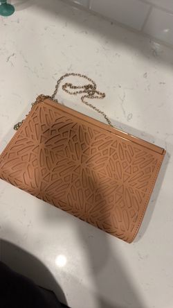 Nude clutch