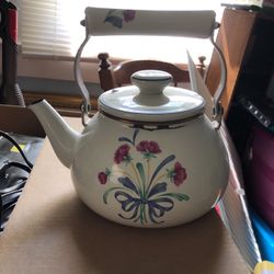 Vintage Farmhouse Enamelware Teapot Flowers