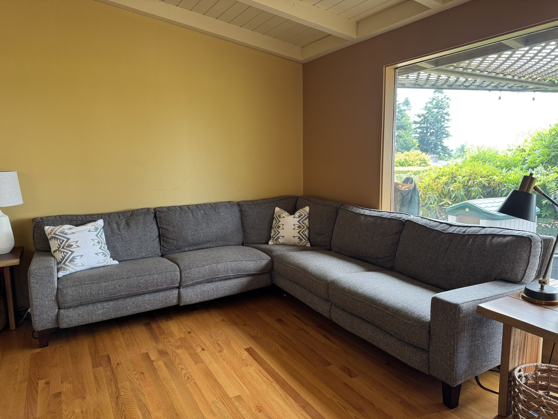 L Shaped Sectional W/ Armchair (w/ Electric Footrests)