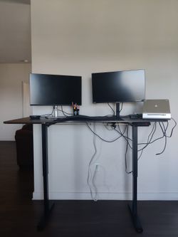 Adjustable desk