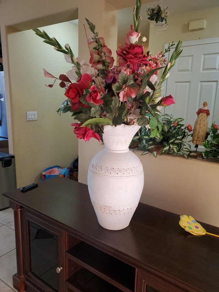 Vase  w/flowers 