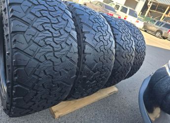 4 used tires Lt33x12.50r20 Venom Power Terra Hunter RX $200.00 all 4
FIRM PRICE, FIRM PRICE 
PLEASE DON'T ASK FOR DICOUNT
POR FAVOR NO PREGUNTE POR DE