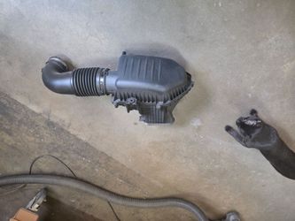 2019 dodge challenger OEM factory air filter box and intake tube assembly,