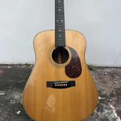 Old Beginners Acoustic Guitar 