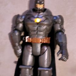 Previously Owned Batman DC COMICS Battle Strike Talking Action Figure Deluxe 20 Phrases 12"