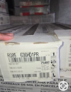 Porcelain tile for flooring