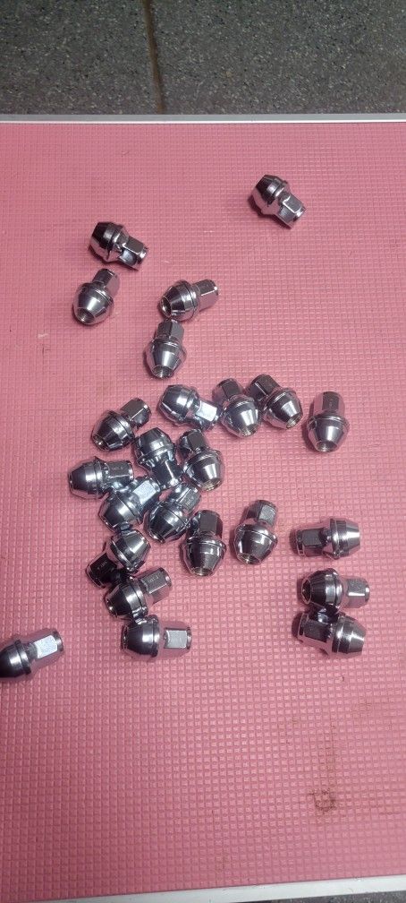 2015---2023 Ford F-150, Expedition, Lobo/ Lincoln Navigator 24 Piece Lug Nut Set