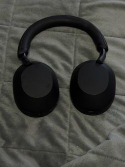 Sony XM5 Headphones