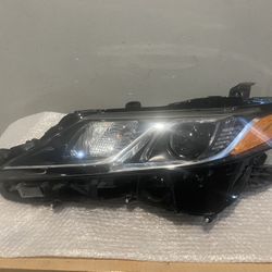 2018-2020 Toyota Camry Left Headlight 