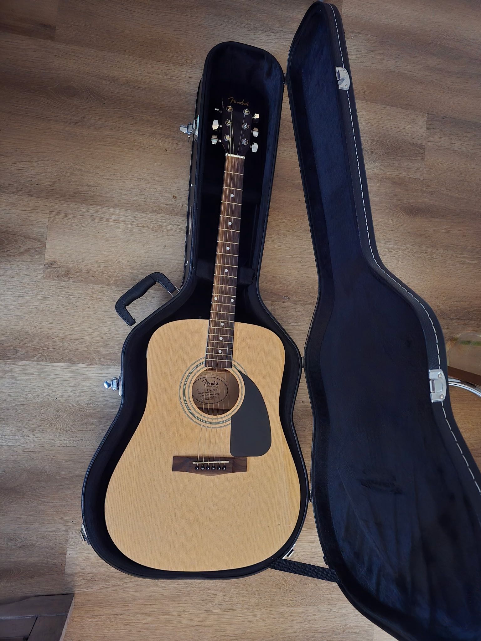 Fender Acoustic Guitar FA-100 Model w/ Hard ChromaCast Case- Used Once!