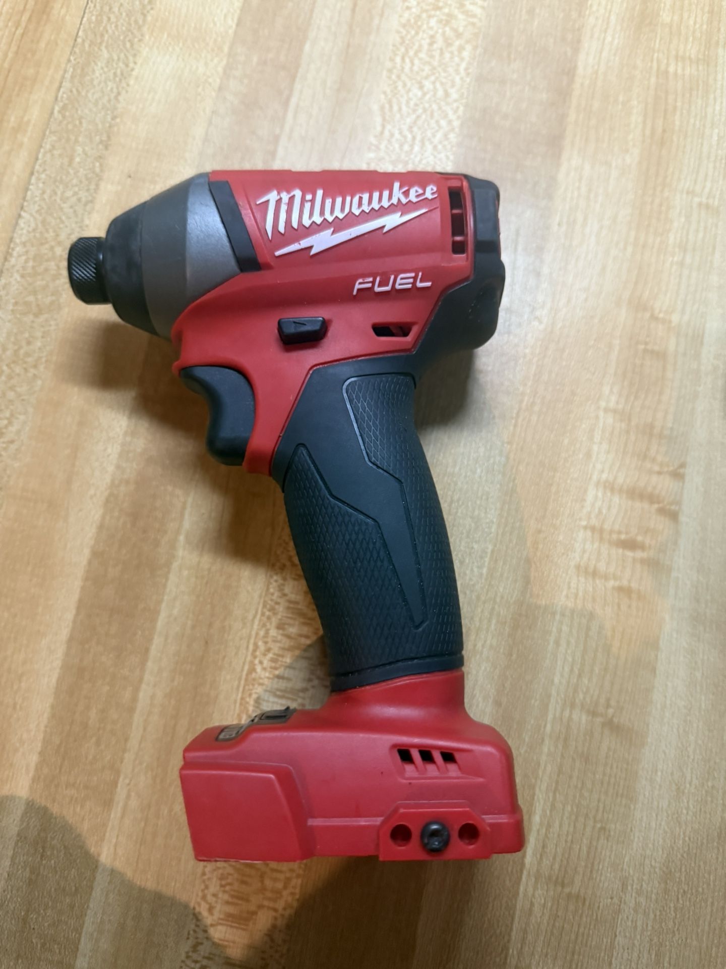 Milwaukee 18v fuel 1/4” impact driver only used a few times tool only $90 firm in n Lakeland