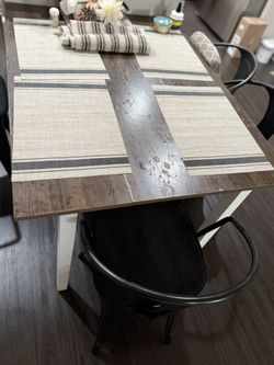 Dinning Table With Chairs