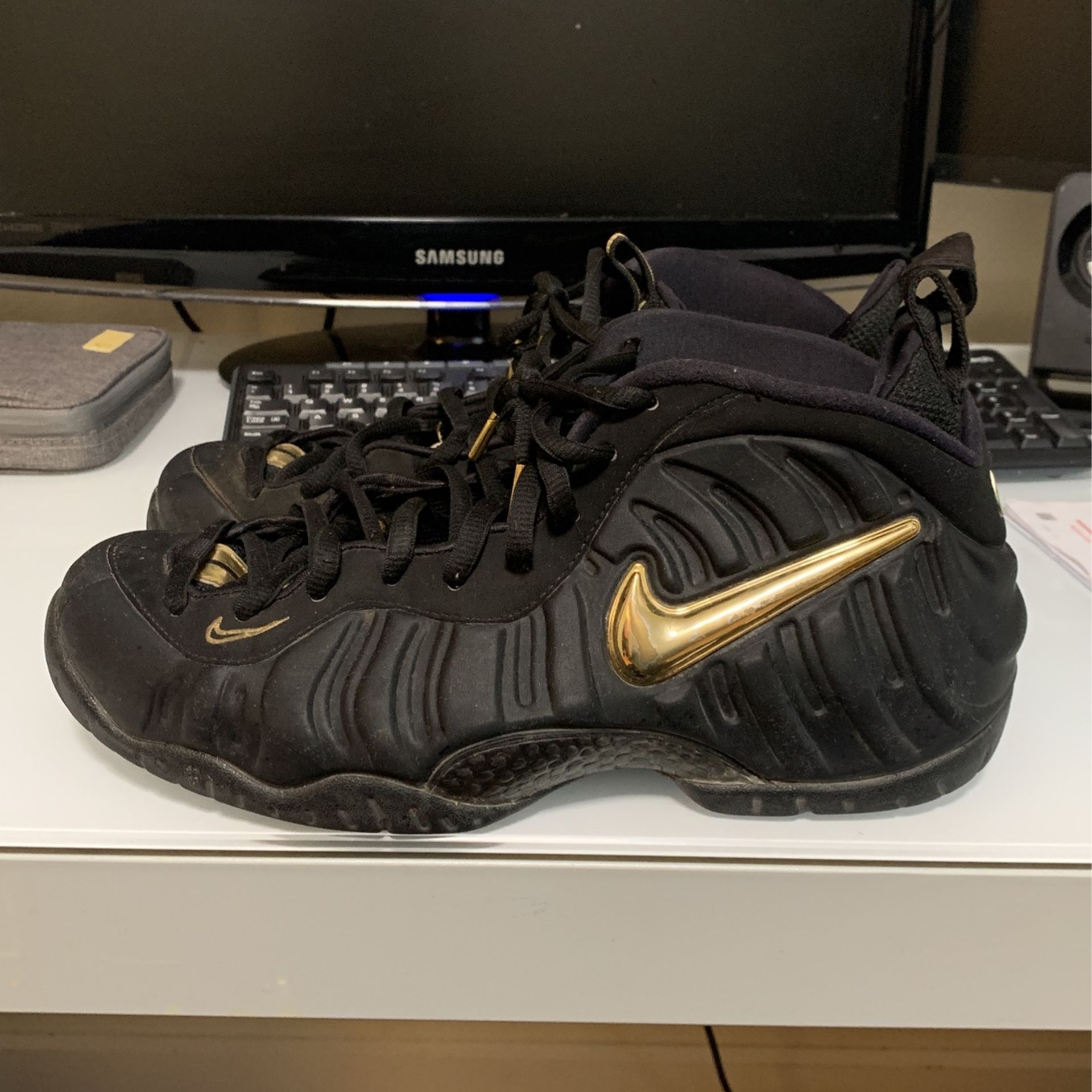 Nike Black Gold Foamposite Sz 10.5