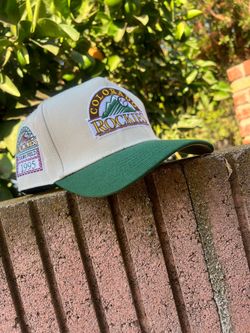 COLORADO ROCKIES CURVED BILL SNAPBACK HAT