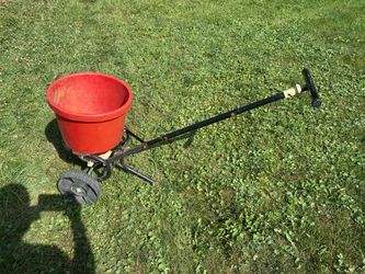 True temper cyclone spreader