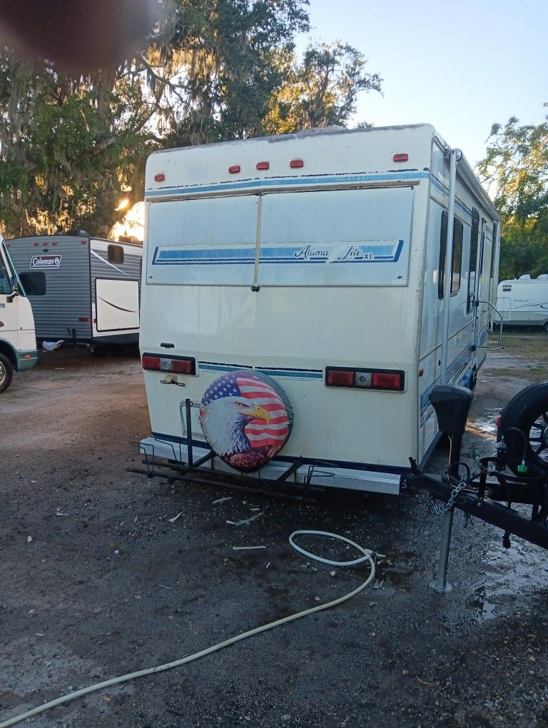 5th wheel Travel Trailer