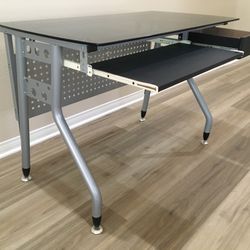 Glass Top Metal Frame Computer Desk 41.5x 22x29(h)