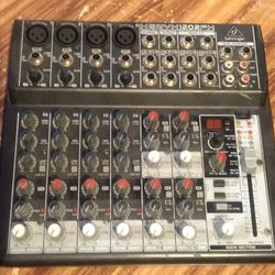 Mixer With Effects Behringer  Xenyx