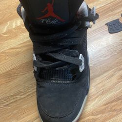 jordan 4 breds (size 6.5 BEAT)