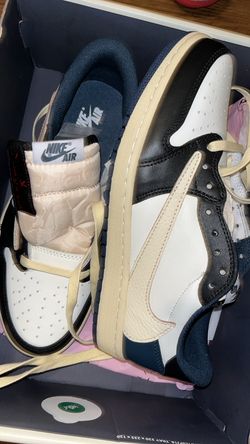 Air Jordan low to Travis Scott sz 9