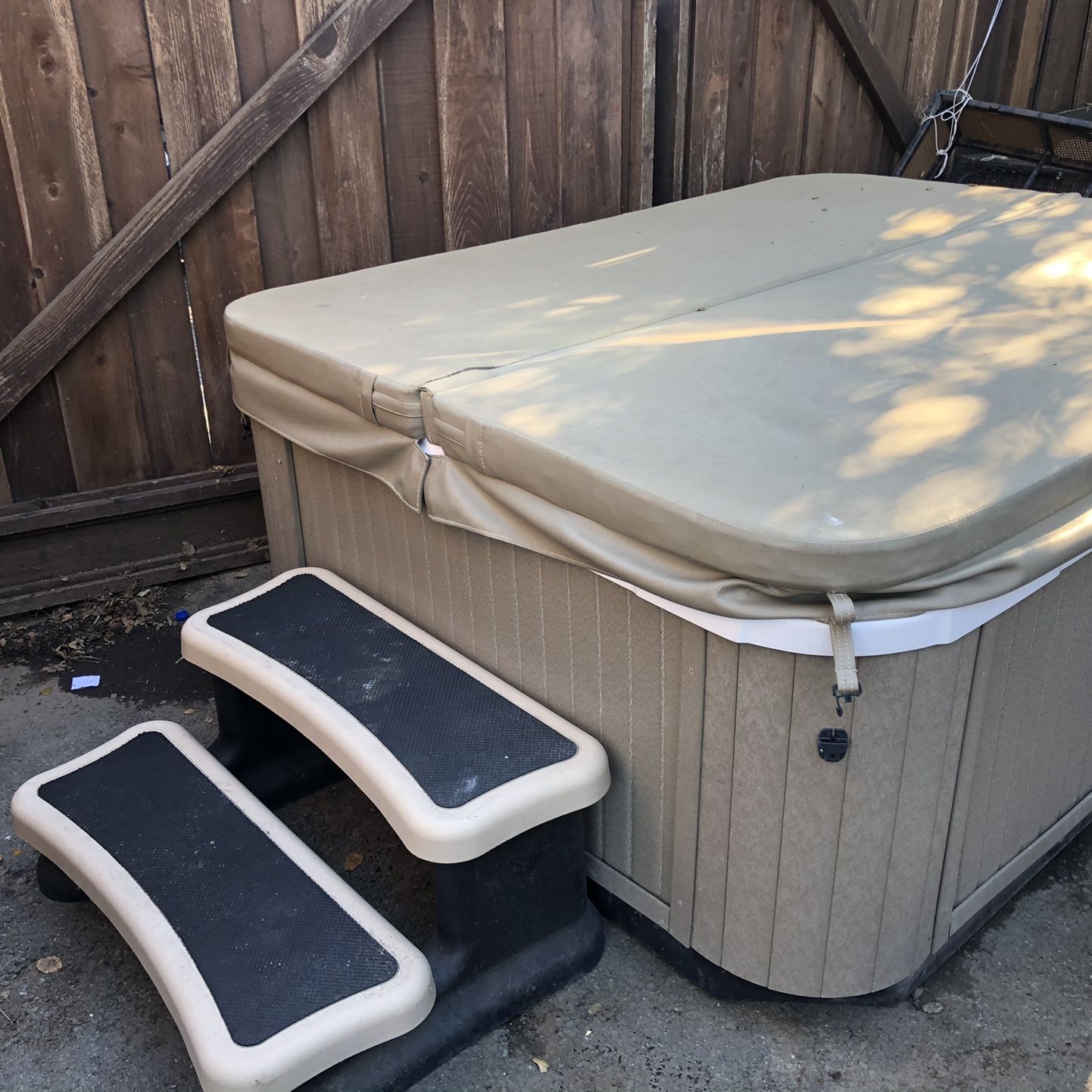 2 Person Lounge Hot Tub
