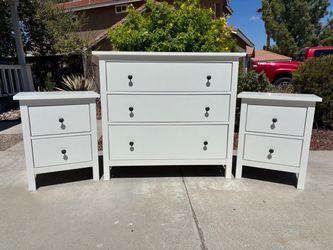 White 7 Drawer Modern Dresser Chest of Drawers and Nightstand Furniture Set Great Condition