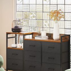 Dresser With 8 Sections. 