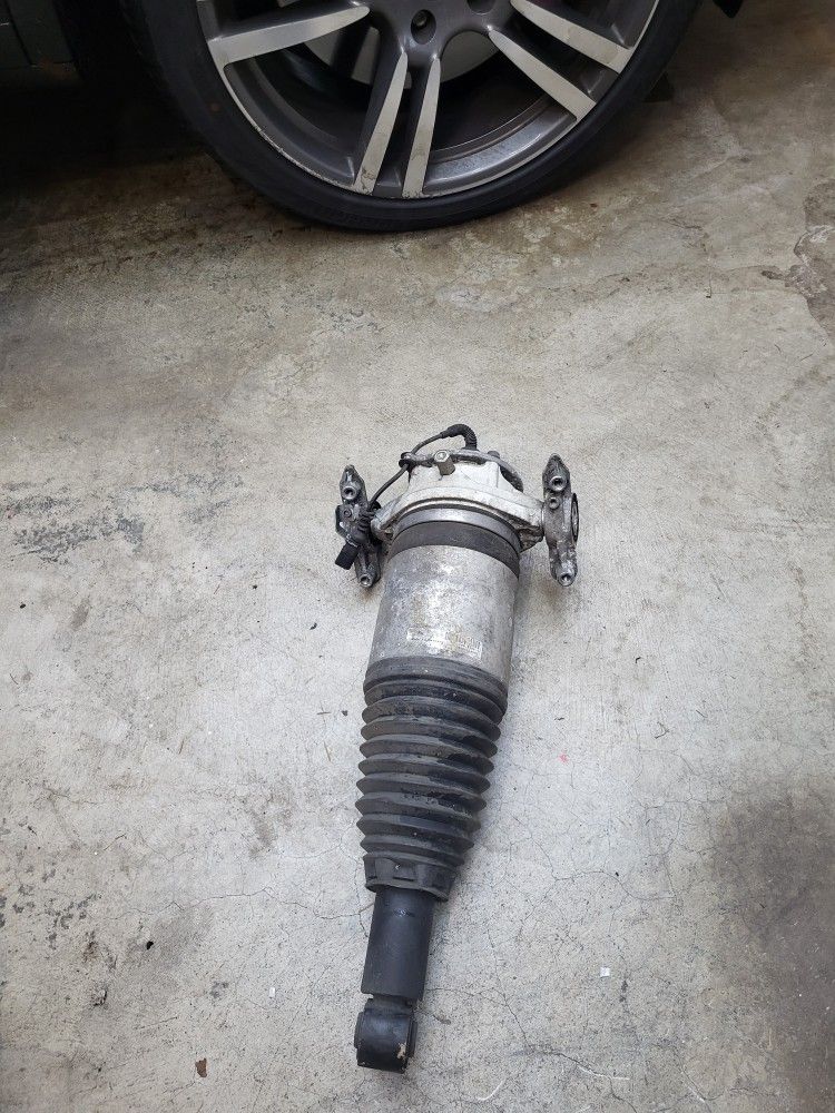 OEM Porsche Cayenne Turbo 2011to18 rear right air suspension strut.