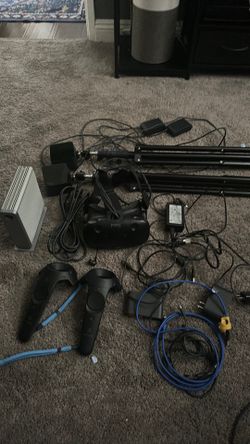 HTC vive headset, complete kit with controllers and bait stations