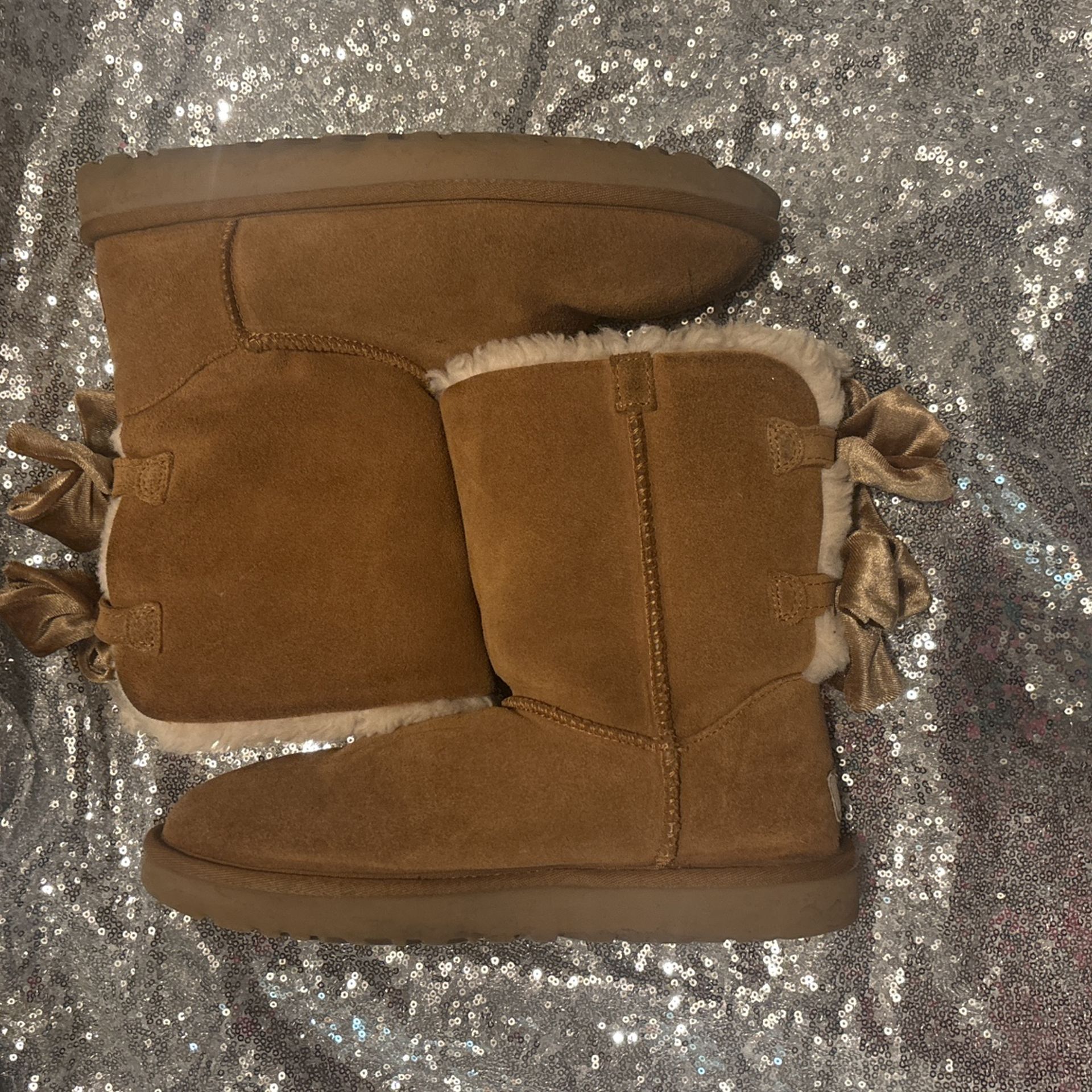Uggs With Bows On The Back Size 8