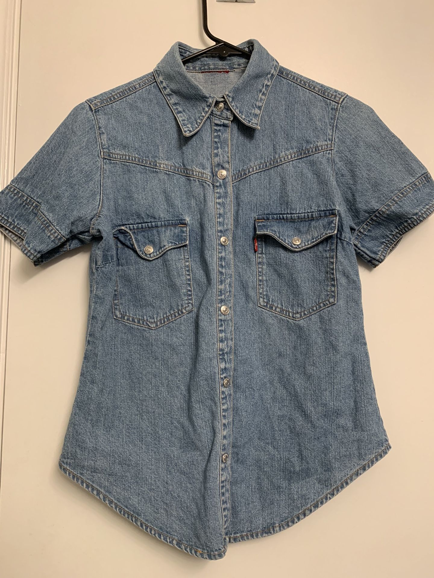 Vintage Womens Levi’s Denim Button Up Shirt Short Sleeves