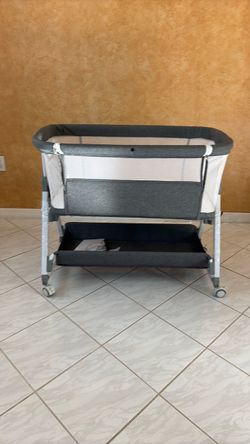 Baby Bassinet with Storage and Wheels