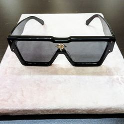 Louis Vuitton Lady's Sunglasses With Case
