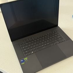 ASUS - ROG Zephyrus G16 16" OLED QHD 240Hz Gaming Laptop - Intel Core Ultra 9 - 32GB LPDDR5X - NVIDIA RTX 4090 - 2TB SSD - Eclipse Gray