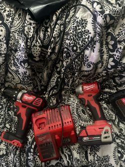 Milwaukee tools and battery