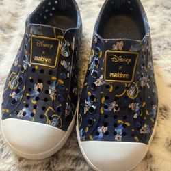 Native Mickey Shoes Toddler Size 9