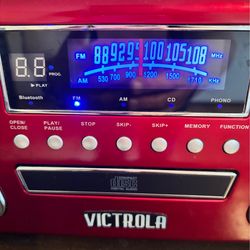 Victrola record player and CD/bluetooth/radio retro style