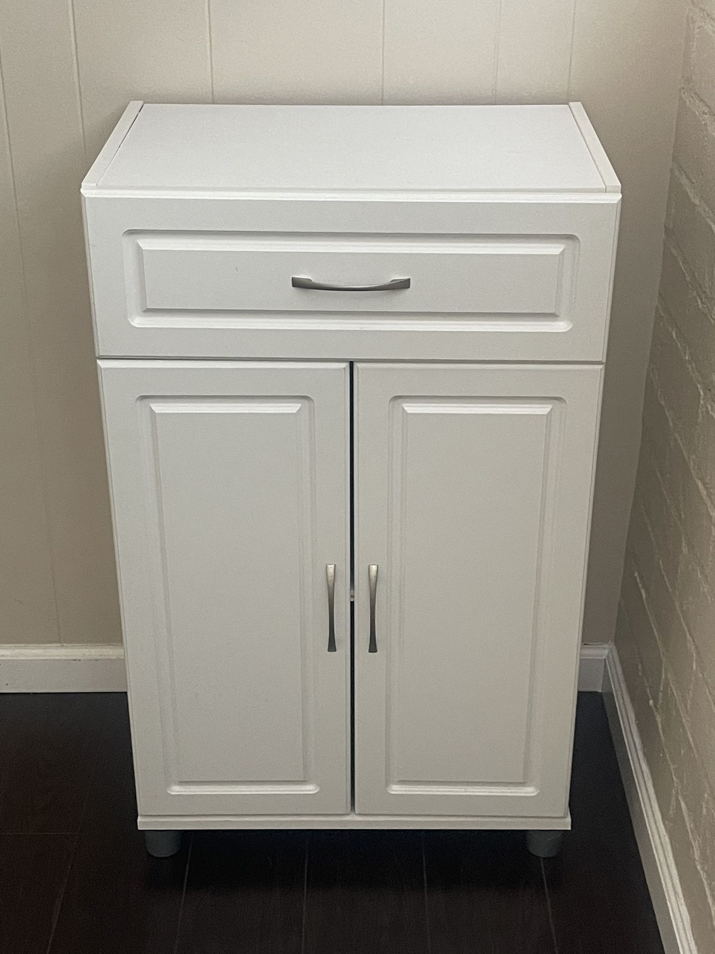 Cabinet Single Drawer With 2 Door Single Shelf $100 Or best Offer Up