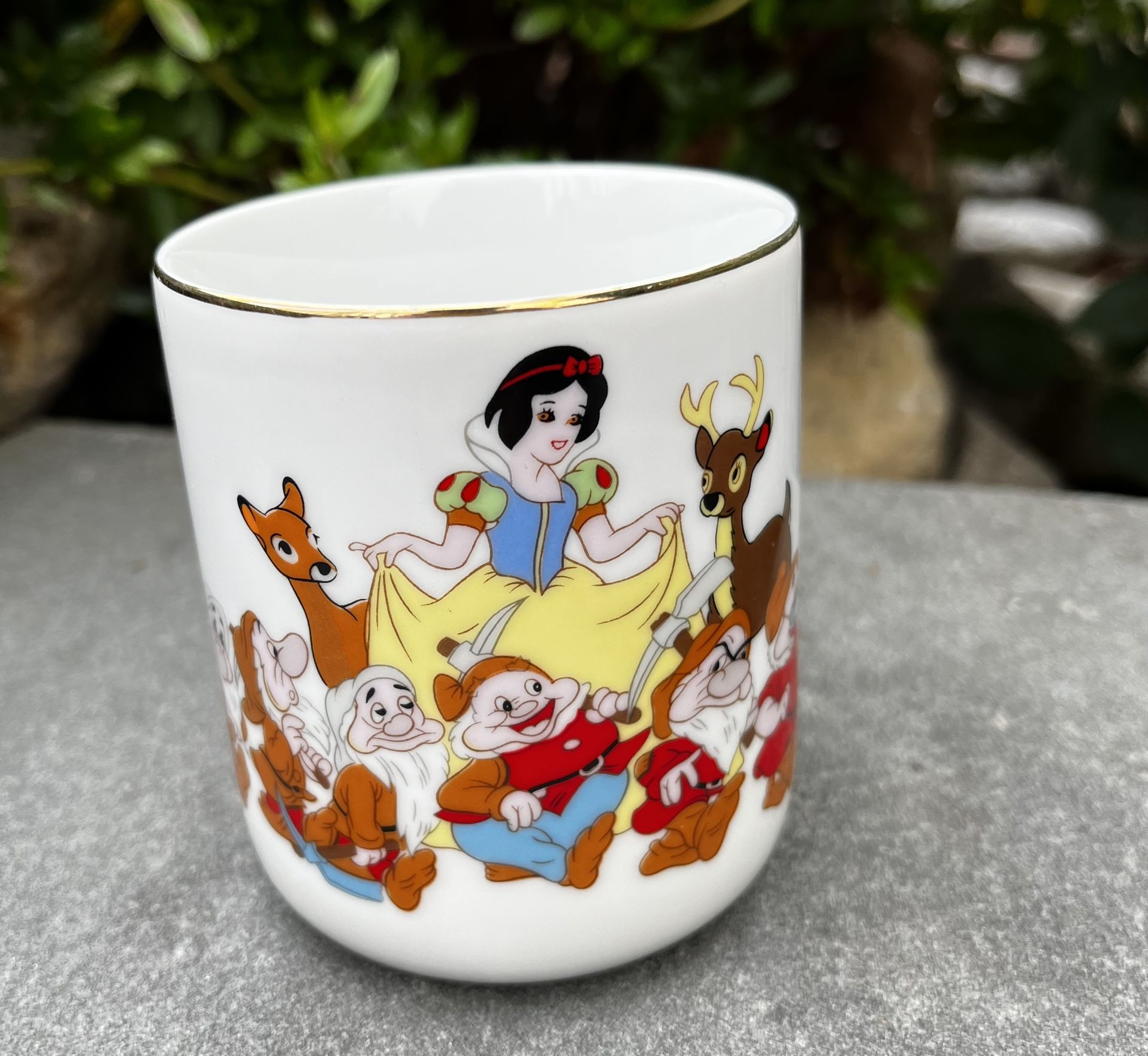 Vintage Disney Parks Mug Snow White and the Seven Dwarfs with gold trim