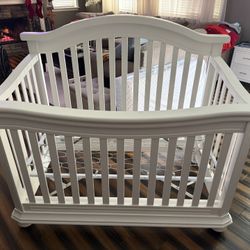 White Adjustable Crib/toddler Bed