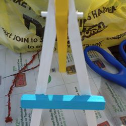 Chargers Painted Mini Easel 