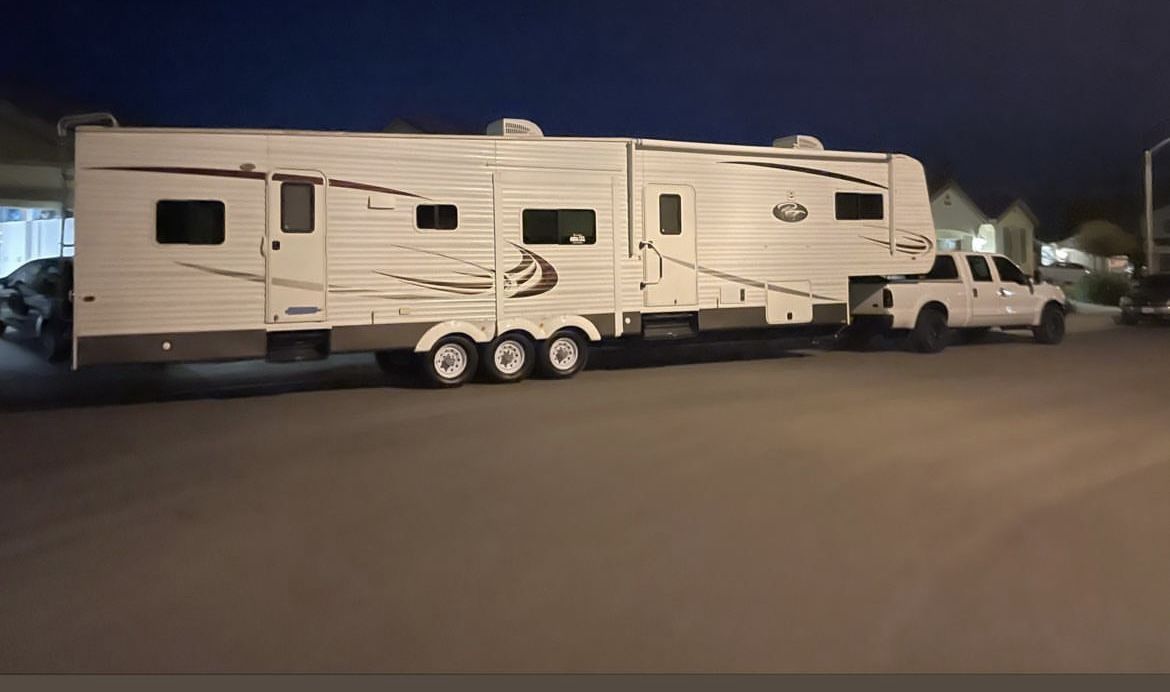 Truck And Travel Trailer F250