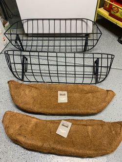 2 metal planters& 2 liner (new)