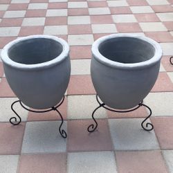 New Flower Pots Made Out Of Cement And Steel Stand 