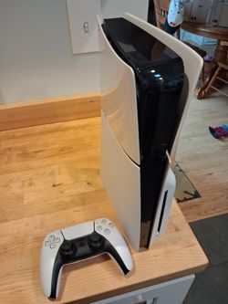 PS5 Slim 1T Hard-drive with Disc drve.