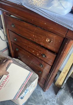 Bedroom 5-drawer Dresser