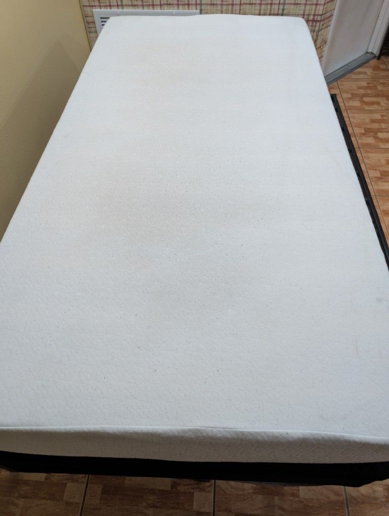 Zinus Spa Sensations Serenity 8" Mem,ory Foam Ma,ttress, Tw,in and box spr,ing. Free delivery same day.