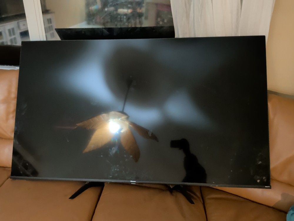Hisense 65 in Roku TV For Parts Only