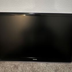 Toshiba REGZA 40” TV – Works Great & With Wall Mount